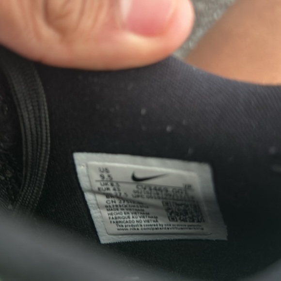 Kobe Proto Wizenard - Size 9 and a half. - Picture 2 of 5